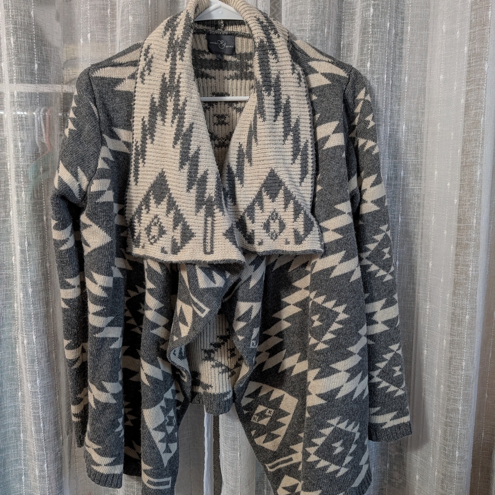 Market & Spruce Charcoal and Ivory Geometric Cardigan